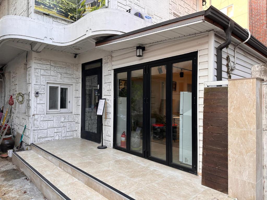 Haru The Guesthouse photo 1