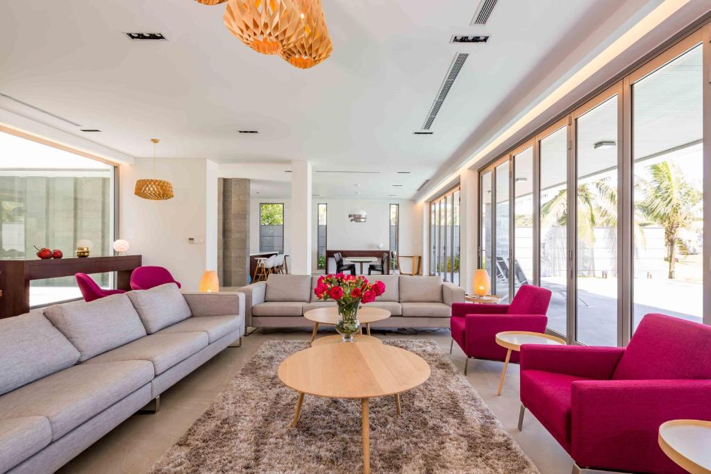 Dreamy Villas And Resort Along The Beach