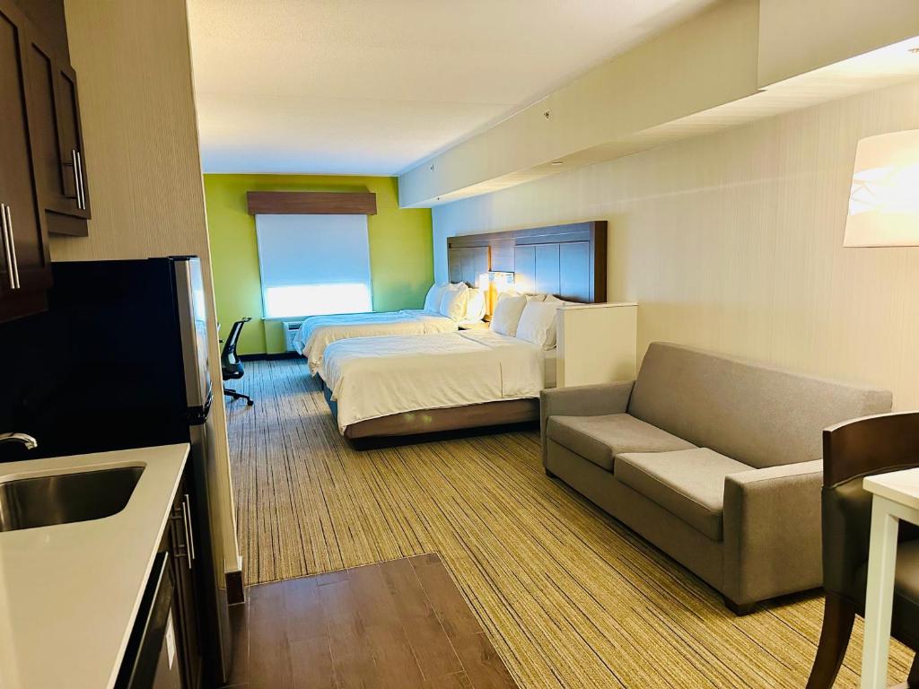 Holiday Inn Express Hotel & Suites Milton, an IHG Hotel photo 1