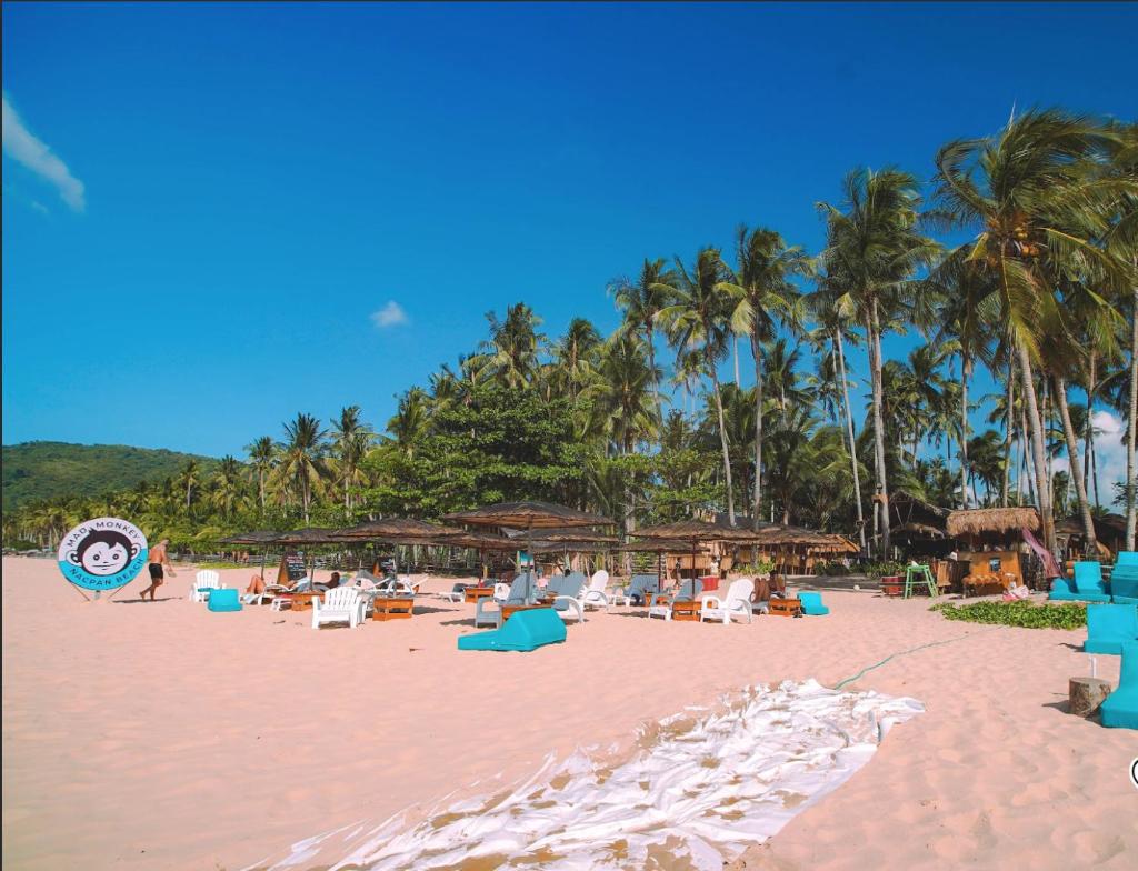 Mad Monkey Hostel Nacpan Beach