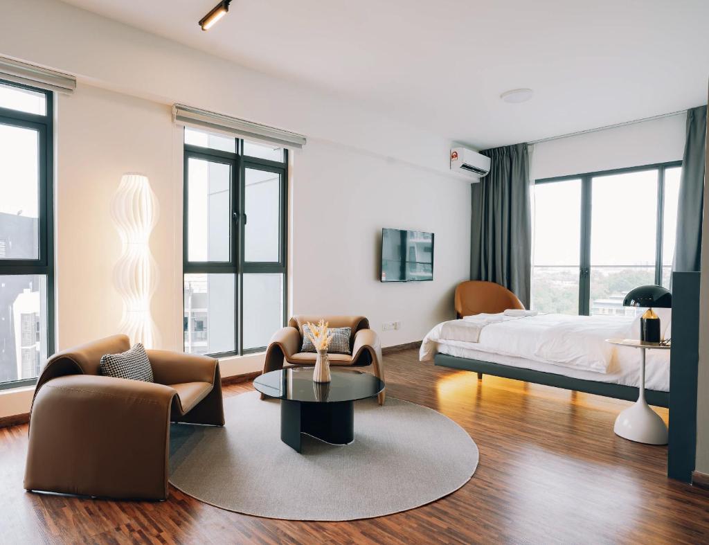 The Pillow House at K Avenue Cyber City, 6 Minutes from KKIA