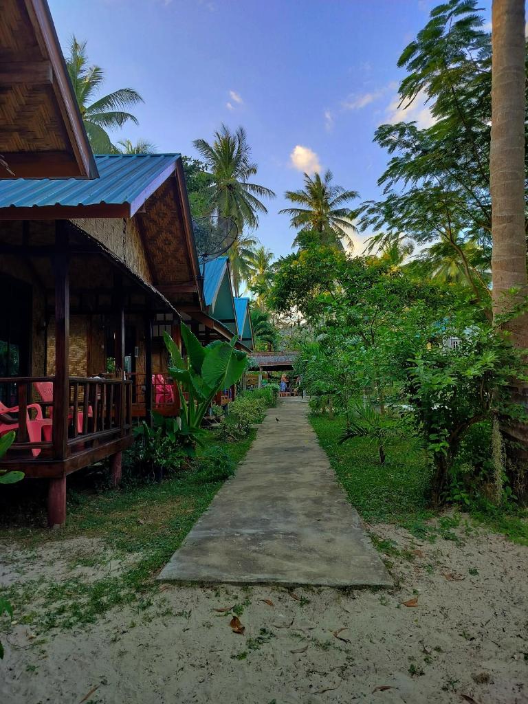 Kohmook Happy time Bungalow photo 3
