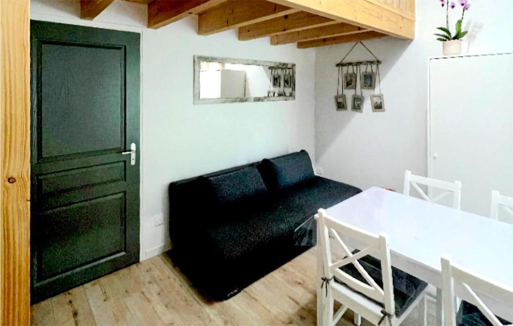 Nice Home In Coulon With Wi-fi photo 1