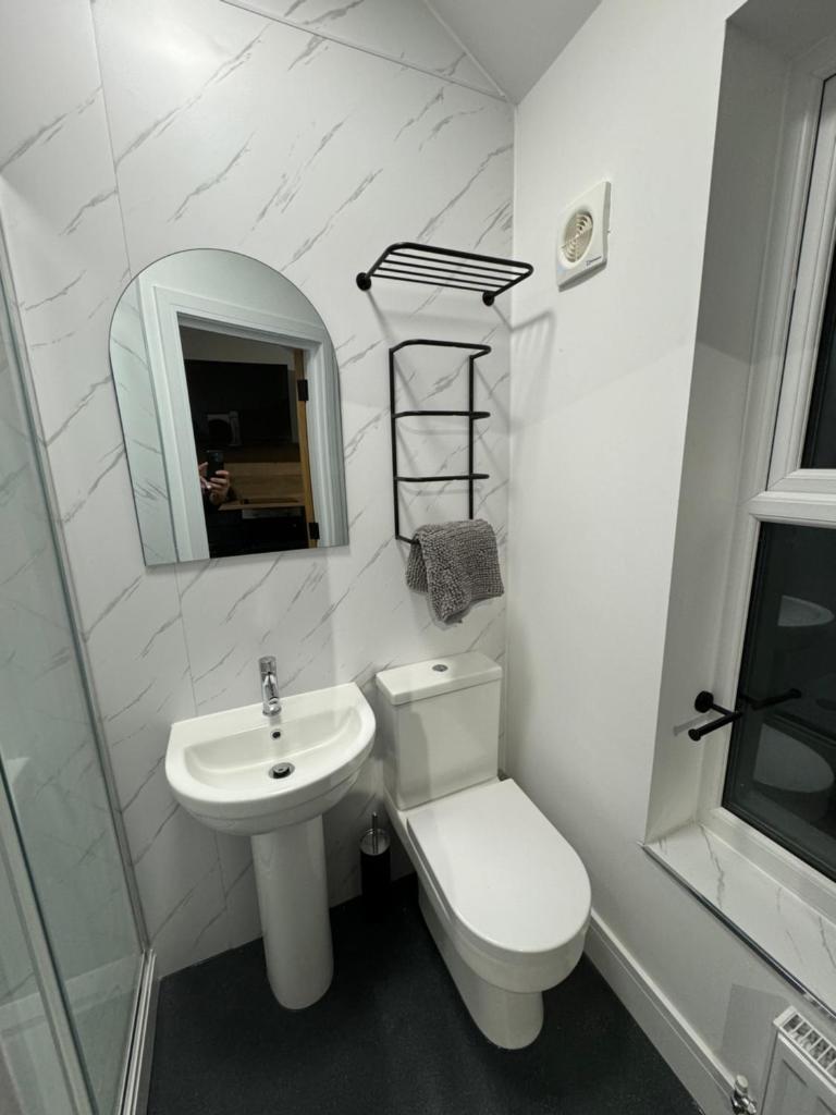 Flat 2,Gelli Gaer photo 3