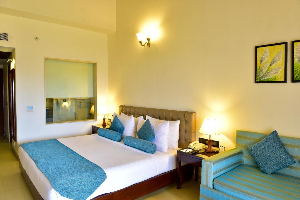 Двухместный (Улучшенный номер с кроватью размера «king-size»), Golden Tulip Goa