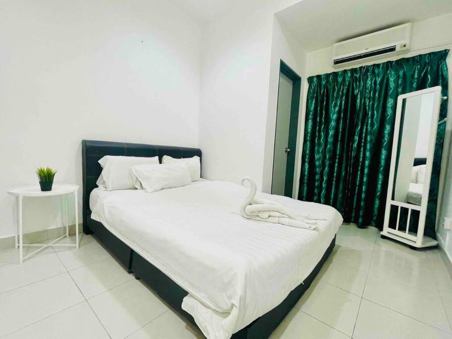 6BR Corner 3-storey House WIFI, Netflix, Aircond photo 3