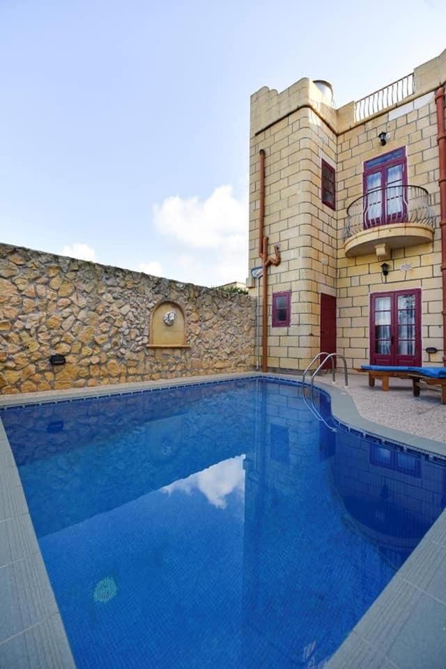 4 Bedroom Farmhouse with Private Pool in Xaghra Gozo