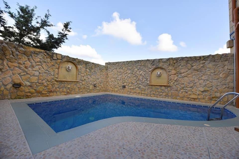 4 Bedroom Farmhouse with Private Pool in Xaghra Gozo photo 2
