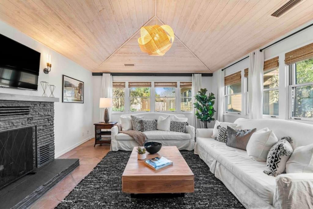 Upscale Uptown retreat home with HotTub and Views image