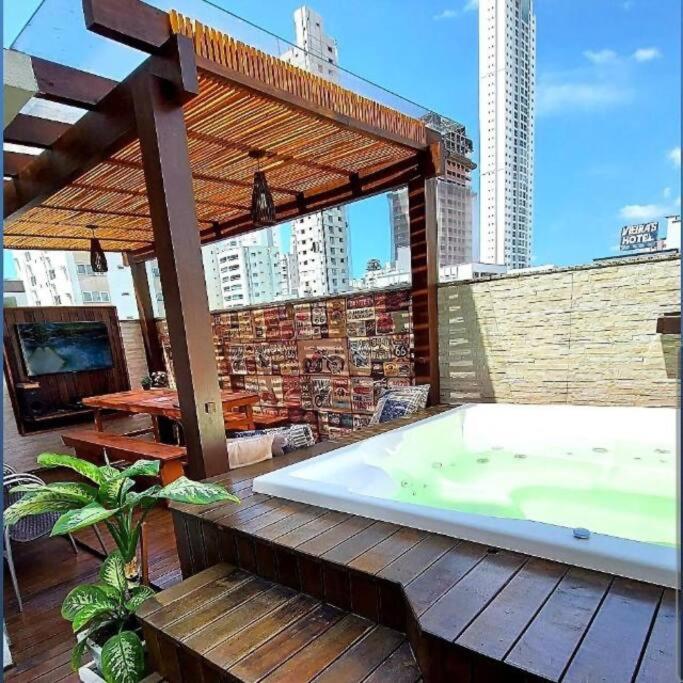 Incrível Apto, reta mar com Jacuzzi Privativa e garagem