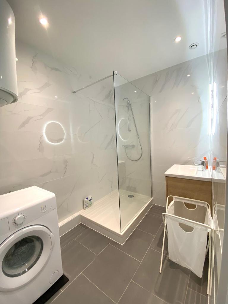 Magnifique T2 40m2 lumineux, moderne et rénové avec fibre photo 2