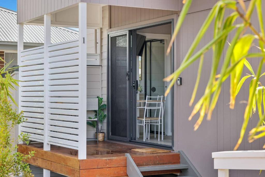 Tiny House Stays House 1 photo 1