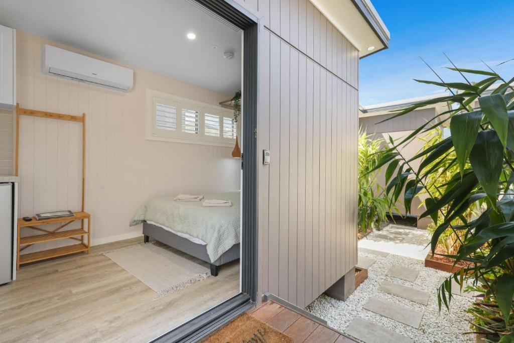 Tiny House Stays House 1 photo 4