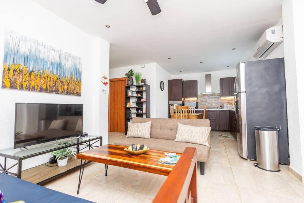 Spotless 3 BRs house w/ pool photo 4