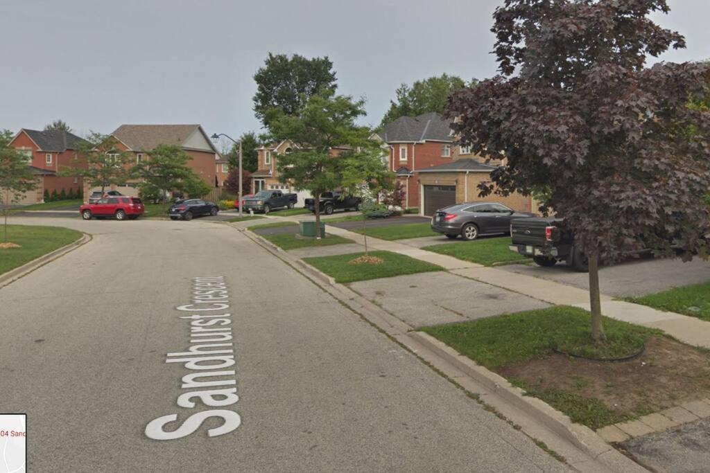Large Separate Entrance Basement Unit 2Beds 1Washroom Sleeps 4-6