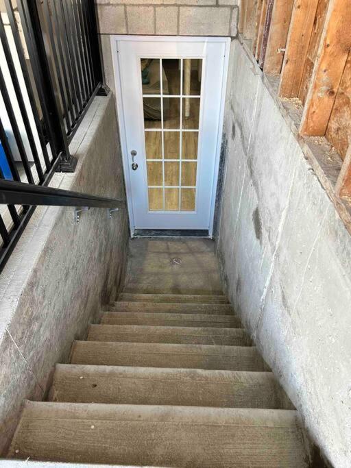 Large Separate Entrance Basement Unit 2Beds 1Washroom Sleeps 4-6 photo 3