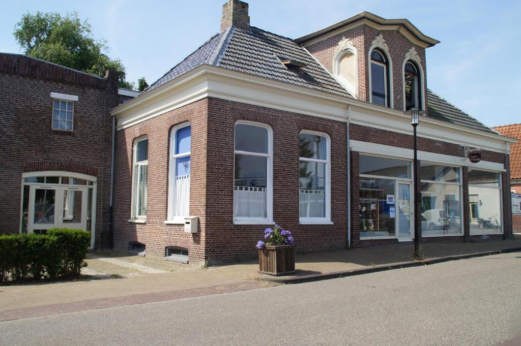Bij De Kunstenaars photo 2