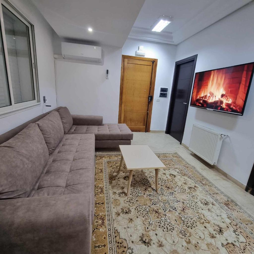 Spacious Apartment Ennasr 2