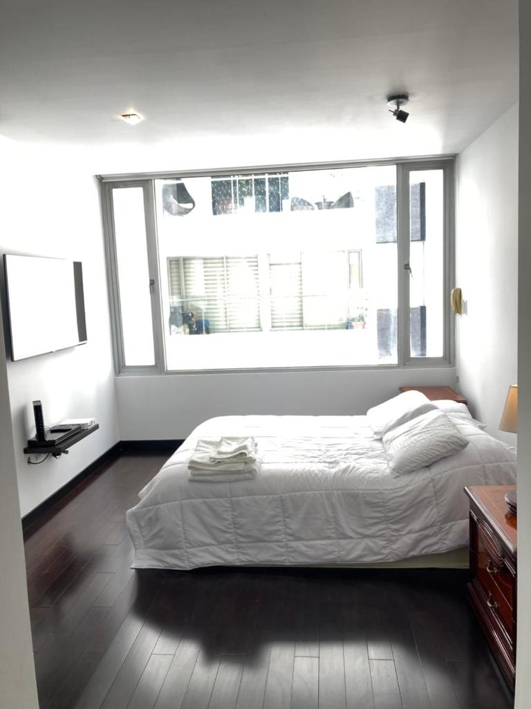 Suite con Jacuzzi - Torres el Bosque, Quito photo 2