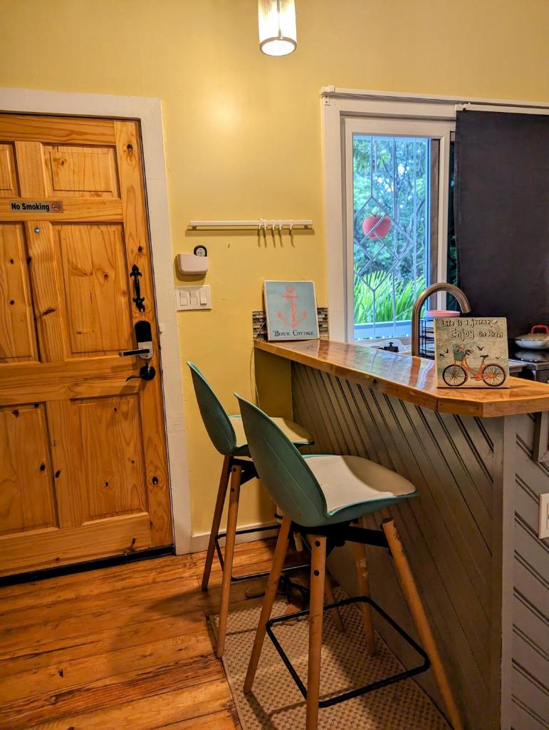 West Bay Roatan - Sunny & Modern Oasis- 2 Bedrooms - 3 min walk to beach photo 4