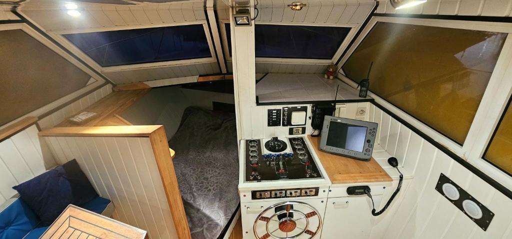 Bateau 11m tout confort photo 3