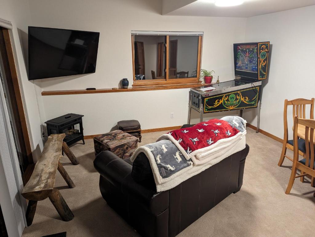 Park-like setting in-law apartment less than a mile to Evergreen photo 2