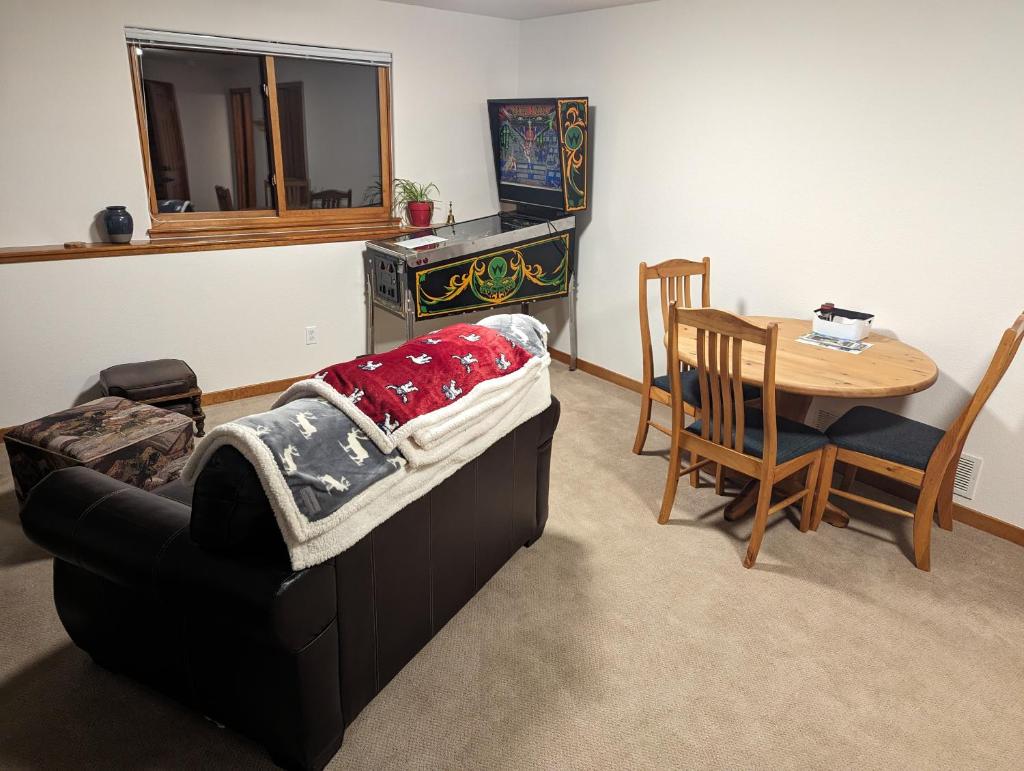 Park-like setting in-law apartment less than a mile to Evergreen photo 1