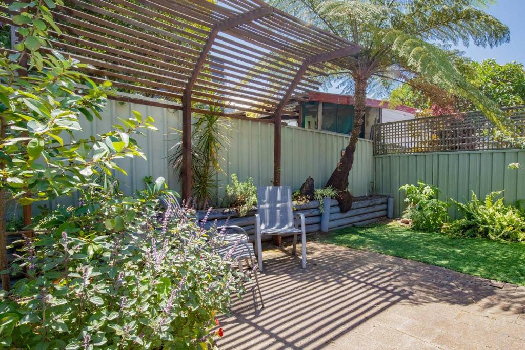 'The Elizabeth' A Romantic Garden Retreat for Two photo 1