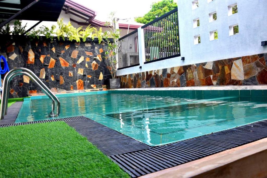 blooming hotel photo 1