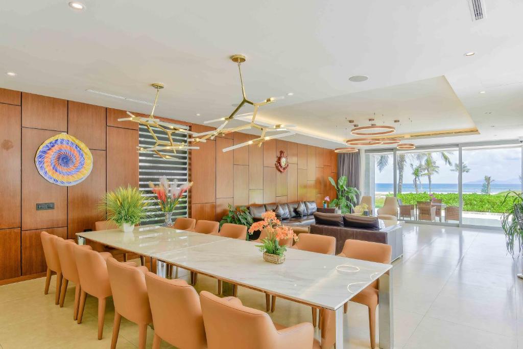 Dreamy Villas And Resort Along The Beach