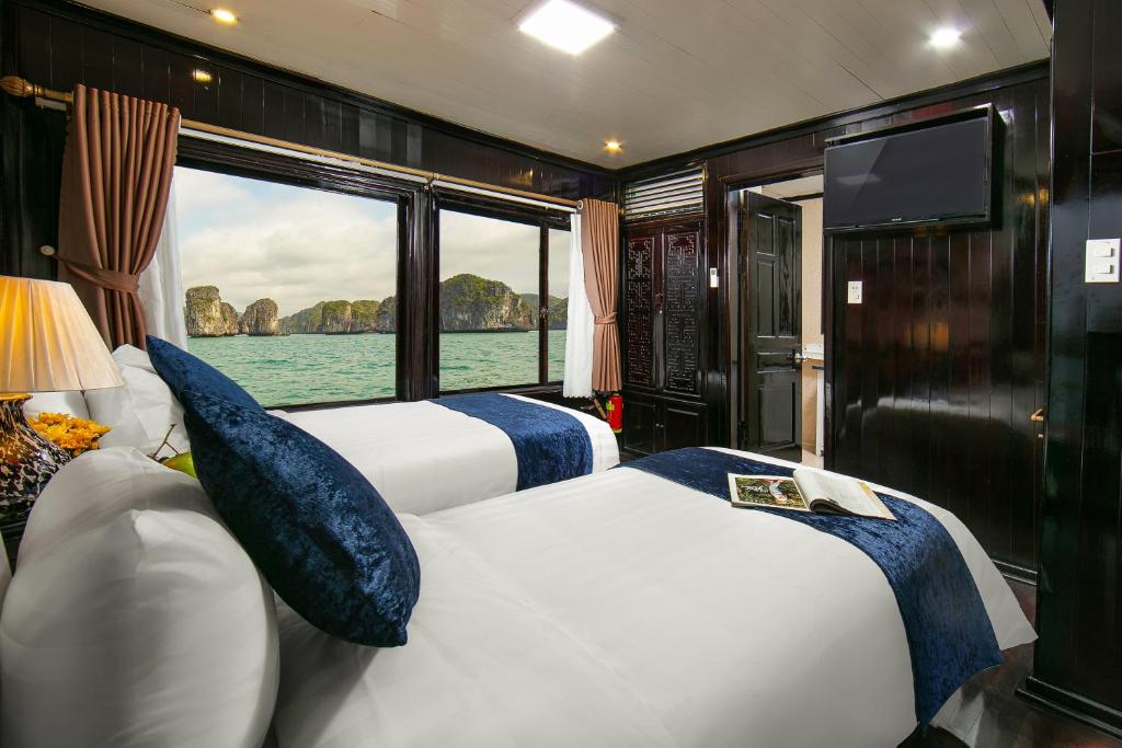 Ha Long Fantasea Legend Cruise
