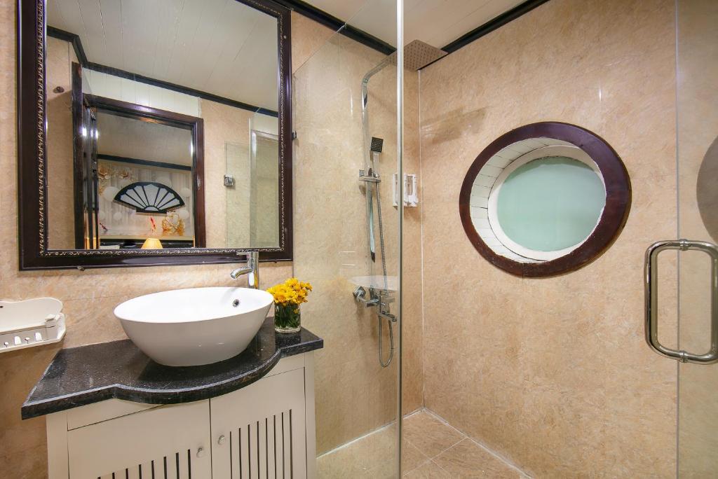 Ha Long Fantasea Legend Cruise