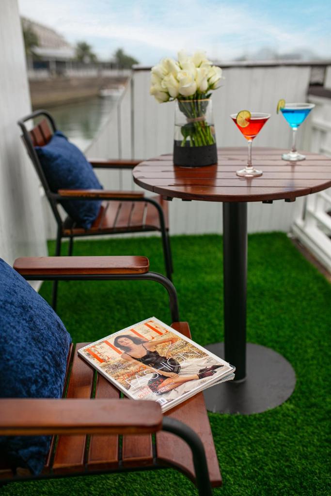 Ha Long Fantasea Legend Cruise