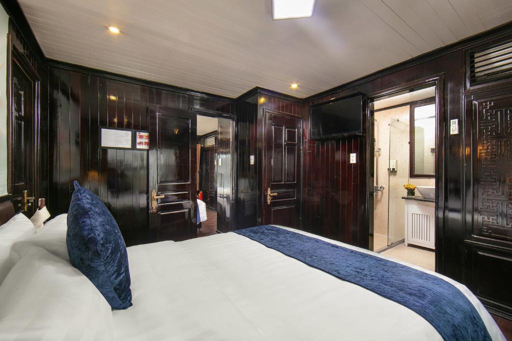 Ha Long Fantasea Legend Cruise