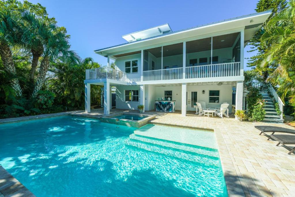 Castaway Cove image