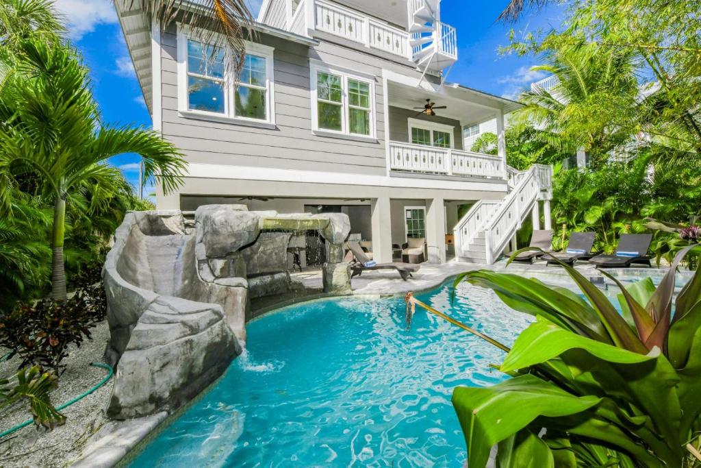 Pineapple Paradise image