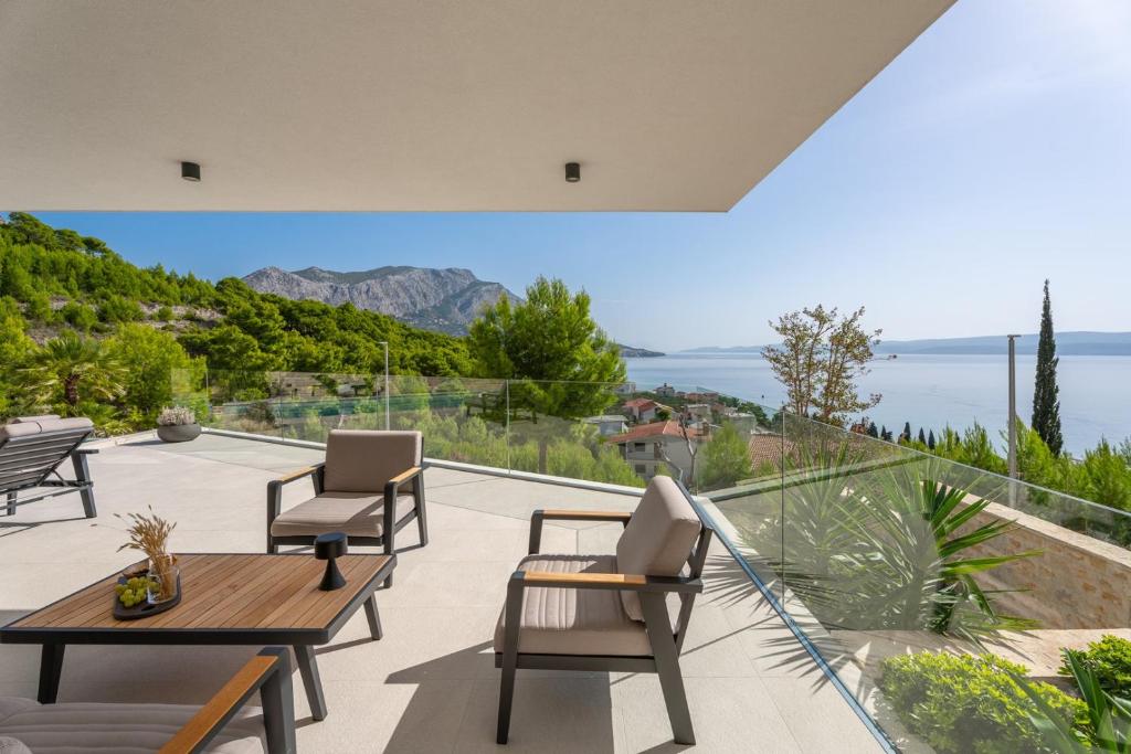 Deluxe Villa Nitia with 4 bedrooms 550m from sandy beach photo 4