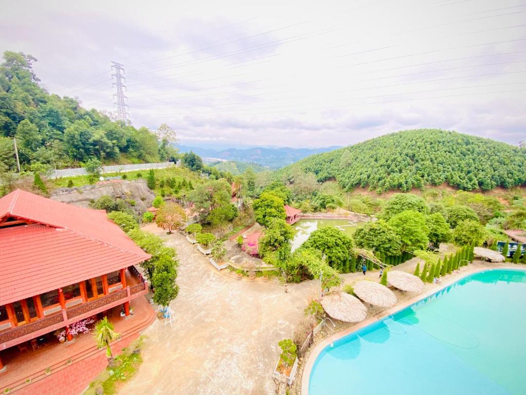 Khu du lịch sinh thái Cỏ Lau Village