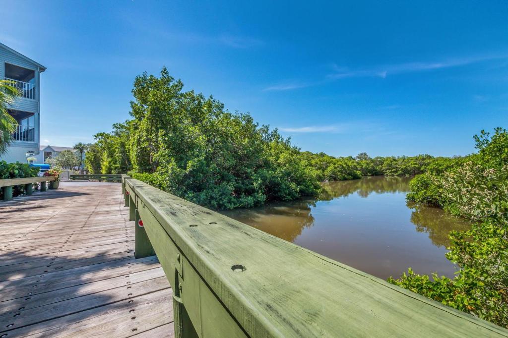 Sandy Pointe photo 4