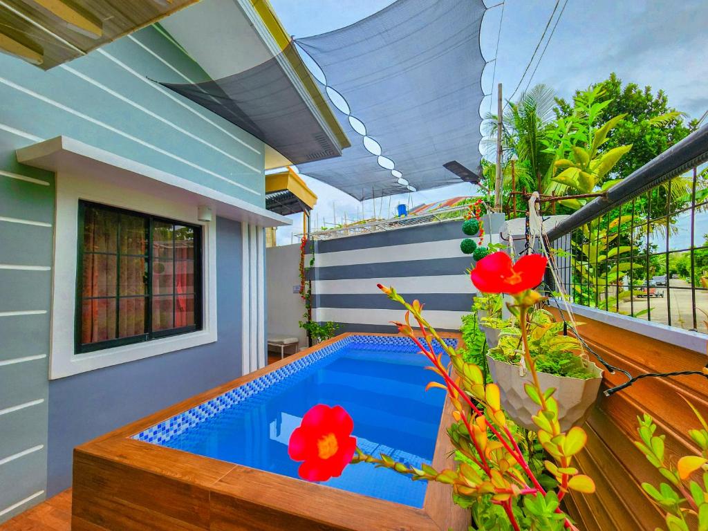 Serene 2BR Escape: Poolside Bliss in Iloilo City photo 3