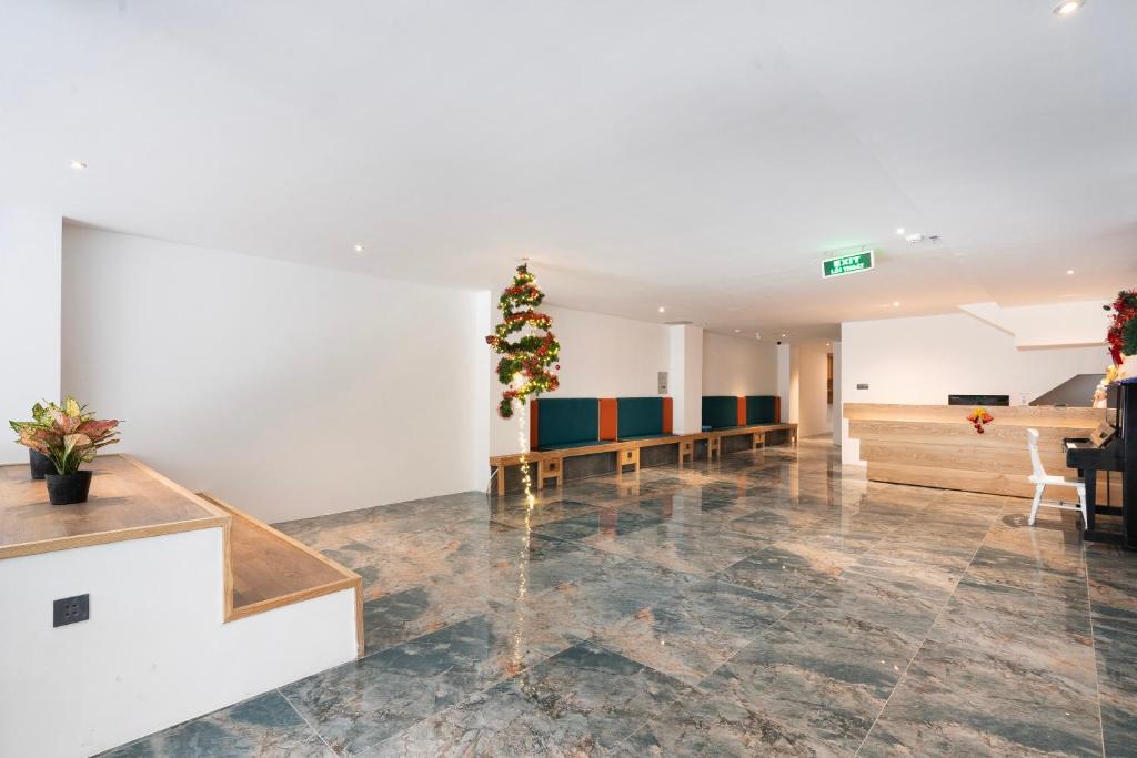 Haven Hut Riverside Hotel