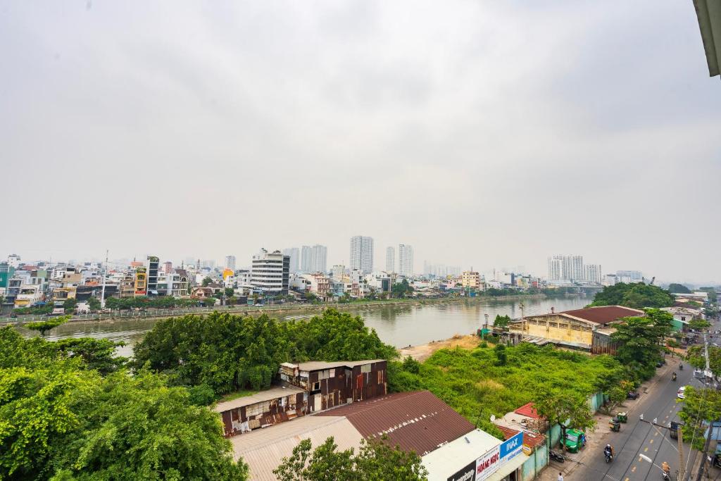 Haven Hut Riverside Hotel