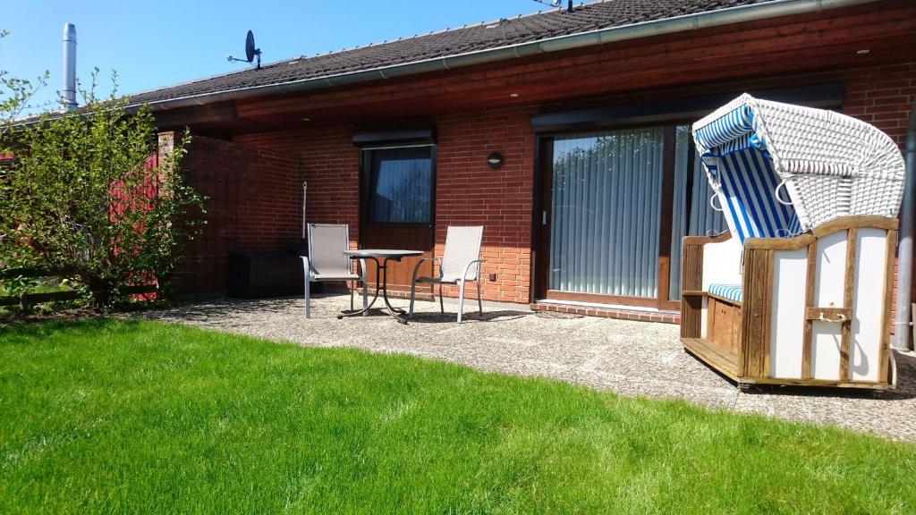 Ferienhaus Hermann mit Garten, Terrasse, Kamin und 300m zum Deich/ Salzwiesen photo 3