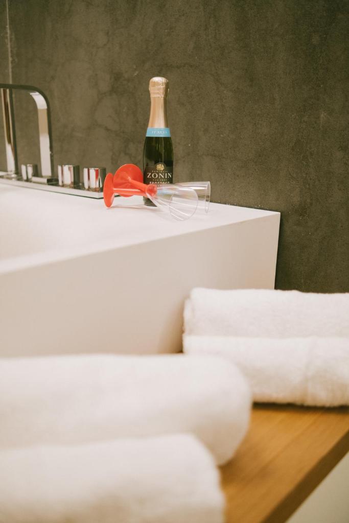 Suave luxury room