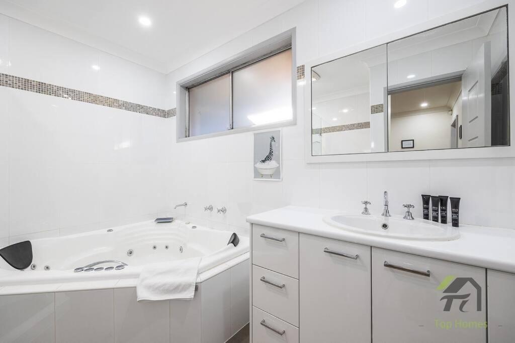 Vivid House in Baulkham Hills photo 4