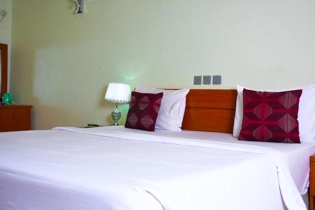 Roses Regency Hotel photo 4