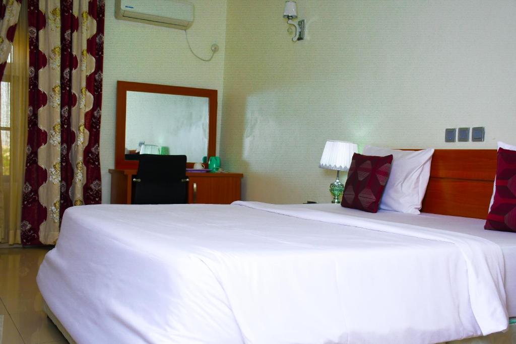 Roses Regency Hotel photo 3