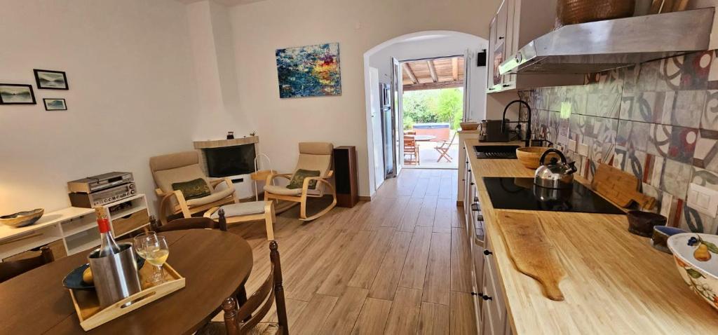 Seaside Villa with Hot Tub, 5mins walk from the sea photo 4