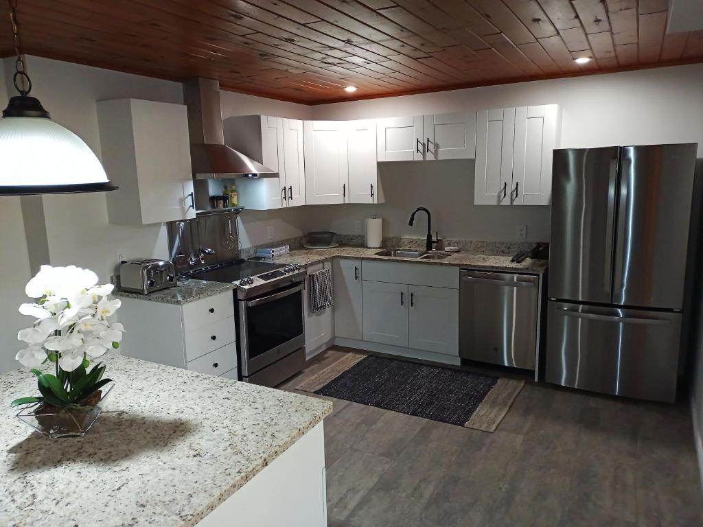 Fireside - Waterfront Resort Style Executive Cottage photo 1