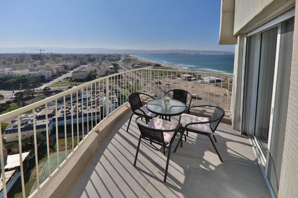 דירות קו ראשון לחוף - Apartments First line to the Beach photo 3